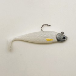 Leurre souple Nitro Shad 90 couleur pearl bone montés sur une tête plombée VDshad de 7g